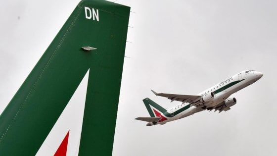 Alitalia, le nuove divise il 15 giugno in passerella