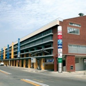 Riaprono le Officine Minganti, arrivano supermercato e petshop