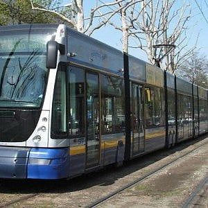 Torino, due disabili bloccano il tram 4 per un'ora: "Fateci salire insieme"