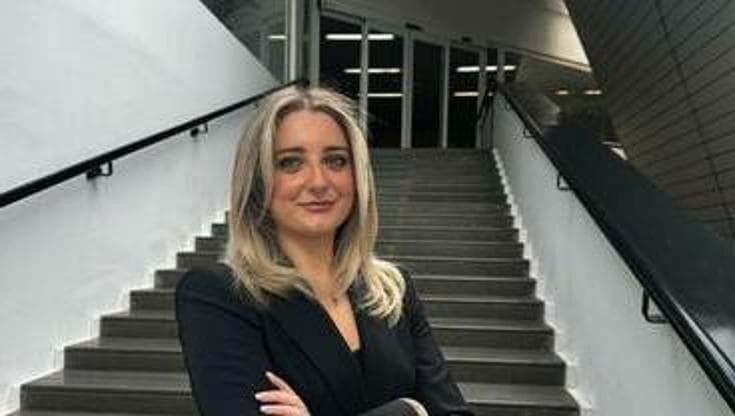 Salerno, candidata di Azione Universitaria messa a testa in giù sui social. “Satira”, ma è polemica