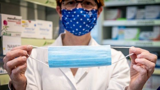 Mascherine a 61 centesimi, i distributori accettano le condizioni di Arcuri