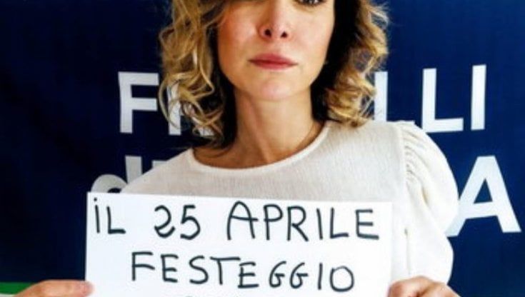 Bufera social per la foto di Rachele Mussolini contro la Festa della Liberazione. Poi il mea culpa: "Capisco di aver sbagliato"