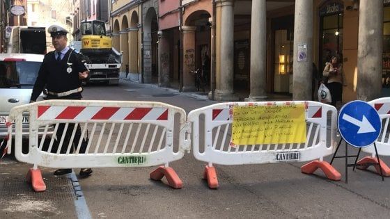 Traffico Bologna: via San Vitale chiusa per la rottura di una tubatura