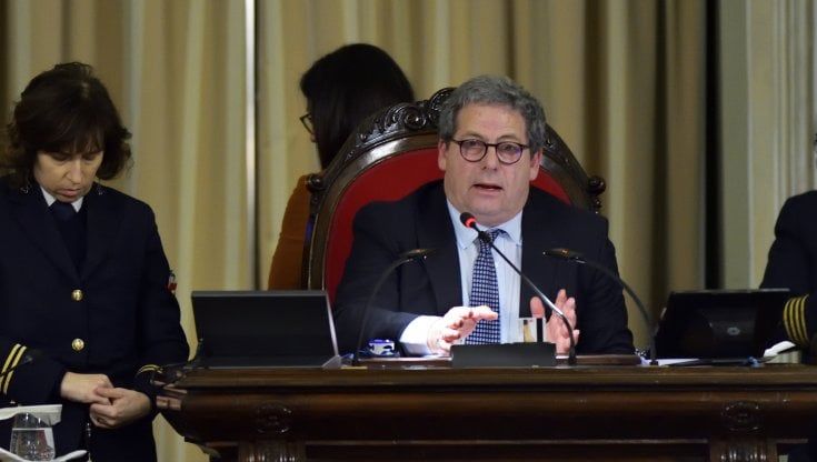 Finanziaria regionale, Cinque Stelle contro Micciché: "Chi ha sperperato soldi?". Scintille fra Armao e Lupo