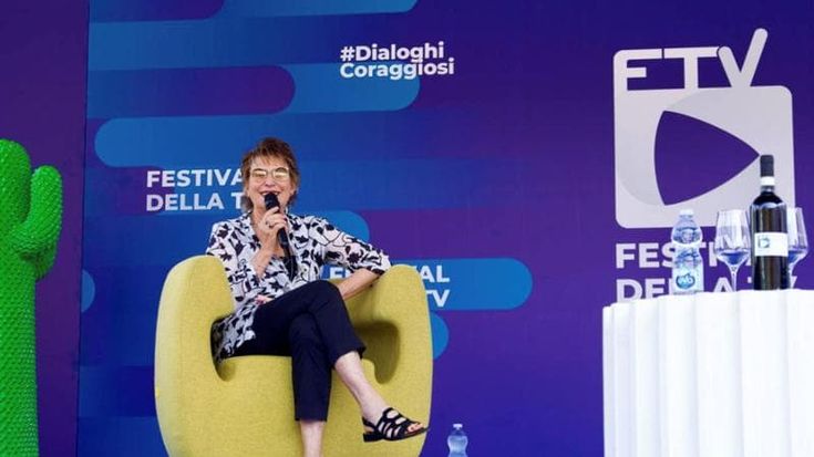 Serena Dandini: “I diritti non cadono dal cielo, vanno difesi ogni giorno”