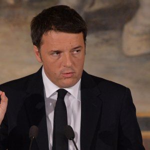 Francia: Renzi, se Ue non cambia è alleata di Le Pen