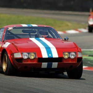Come gestire le auto d'epoca in pista? Ecco l'idea