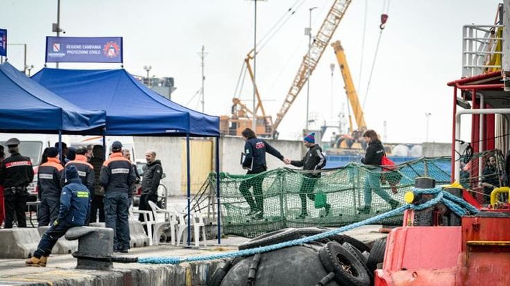 A Napoli sbarcano 41 migranti salvati dalle ong. “Costretti a un viaggio lungo tre giorni”