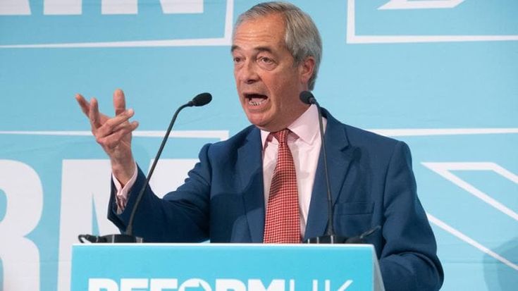 Patatine con pancetta vietate dalla Ue: e Farage lancia un’altra crociata anti-Bruxelles