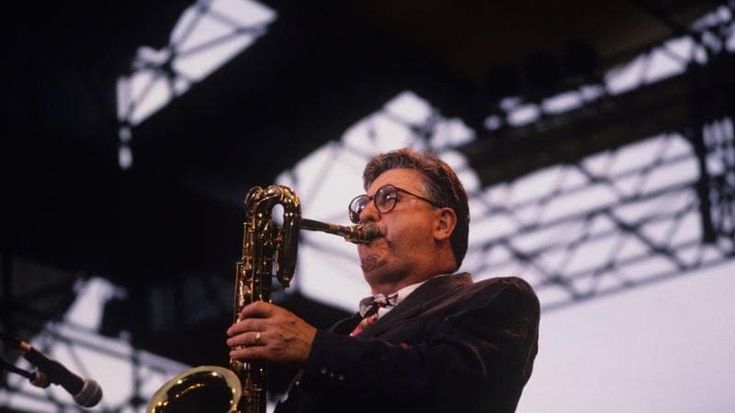 Plas Johnson, morto il sassofonista jazz. Suonò il celebre assolo della “Pantera rosa"