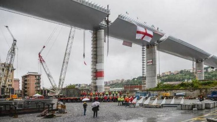 Autostrade, ecco come Conte vuole convincere i Benetton a vendere