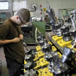 Produzione industriale, battuta d'arresto ad aprile