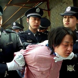 <span lang="it" id="result_box"><span class="hps">Pornografia e gioco d'azzardo on line: 30 mila arresti in Cina negli ultimi due mesi<br /></span></span>
