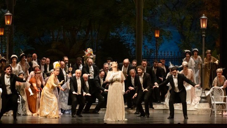 Teatro Massimo, una "Traviata" da belle epoque che accontenta tutti