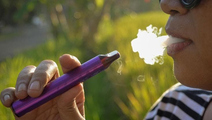 Tumore al polmone: la sigaretta elettronica aumenta il rischio negli ex fumatori