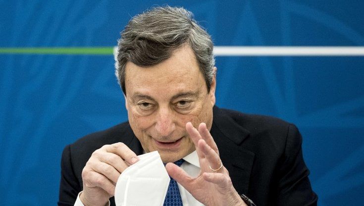 Sondaggi politici, il "borsino" dei leader: Draghi il più amato, Meloni seconda. Conte al terzo posto. Lega primo partito, ma in calo. FdI tallona il Pd