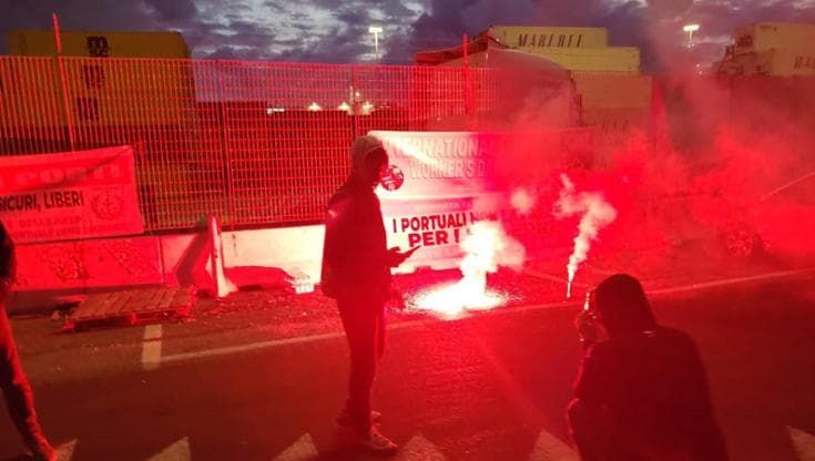 Livorno, dopo il blocco riparte la nave diretta a Sigonella: accordo tra portuali e Prefettura