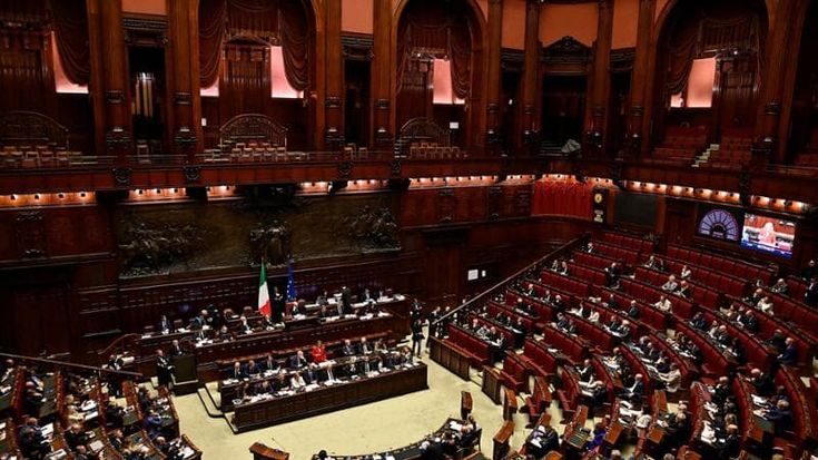 Dalla scrittura a mano agli abiti storici. Una “Giornata nazionale” non si nega a nessuno