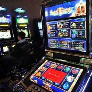Milano, un numero di telefono e una app: la dipendenza da slot ha un punto d'ascolto