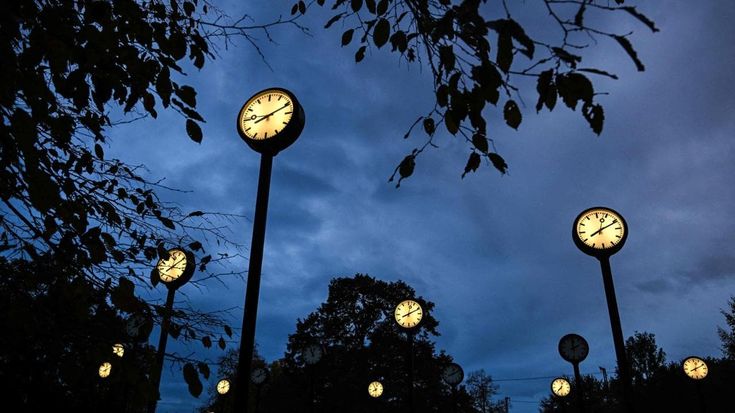 Standard time returned last night: the most natural time for the body, but it risks disappearing forever