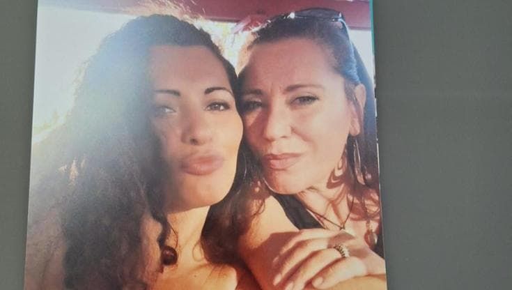 Trovata morta in casa, la madre: “Giustizia per Luana, è stata ammazzata: amava la vita”