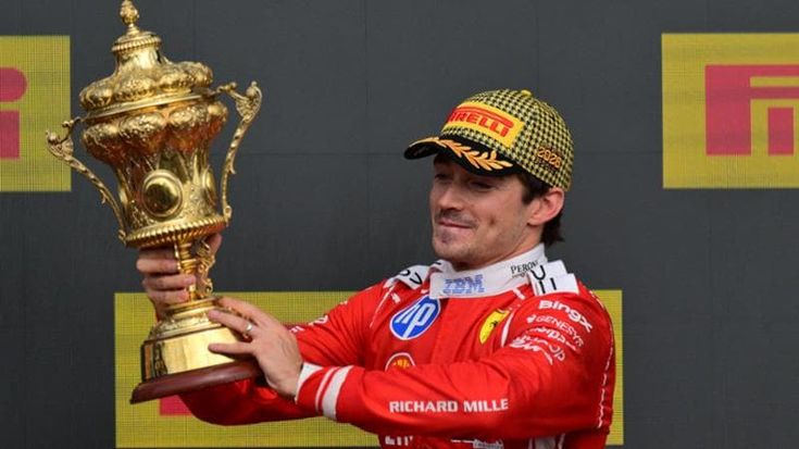 Leclerc trionfa a Silverstone, sul podio anche Hamilton (3°). La Mercedes tradisce Antonelli