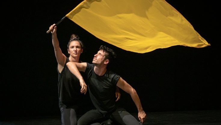 Panzetti e Ticconi a Interplay: "Le bandiere nella nostra danza sono i simboli del potere"