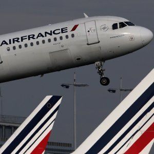 Air France triplica gli utili dopo lo sciopero. Ai sindacati: "Trattiamo"