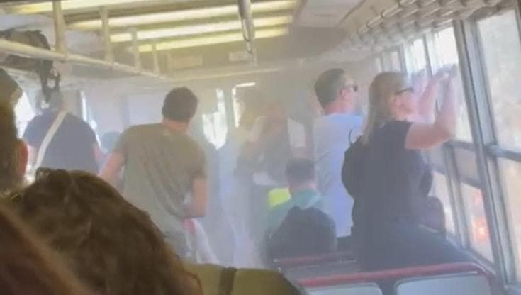 Fumo nel treno Circum in avaria. “Turisti nel panico, sono fuggiti anche dai finestrini”
