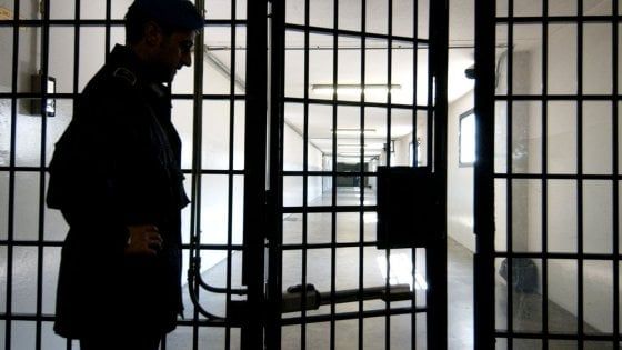 Ogni anno oltre 400 detenuti sani trasferiti nei Dipartimenti di Salute Mentale