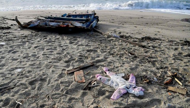 Strage di Cutro, l'inchiesta: li hanno lasciati morire