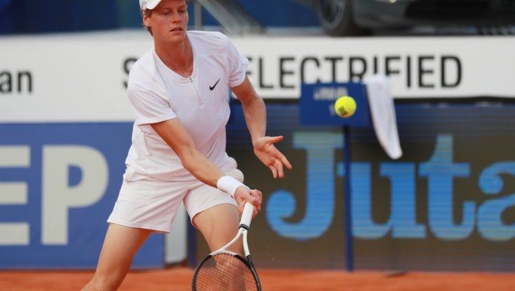 Tennis, Sinner in finale con Alcaraz a Umago: battuti Agamenone e un super Zeppieri