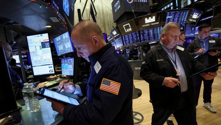 Le Borse di oggi, 30 novembre. Pil Usa meglio delle attese, frena l'inflazione Ue. Powell: "Moderare rialzo tassi forse già a dicembre"