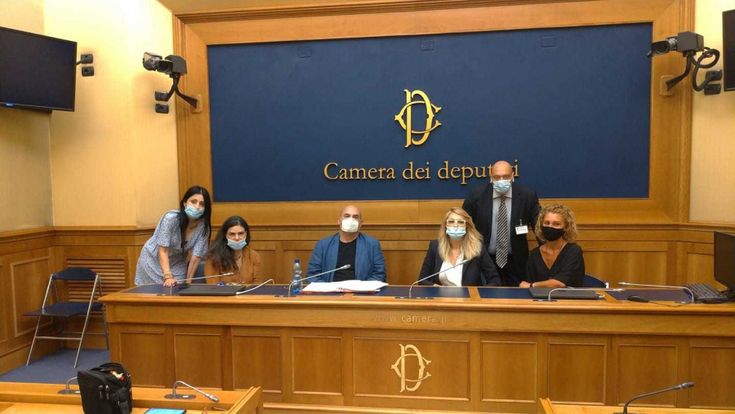 Quattro fratellini di Cuneo separati dal tribunale, la mamma: "Voglio riportarli a casa"