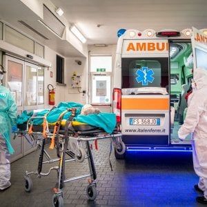 Napoli, pronti 154 posti letto gratuiti per medici, infermieri e personale sanitario