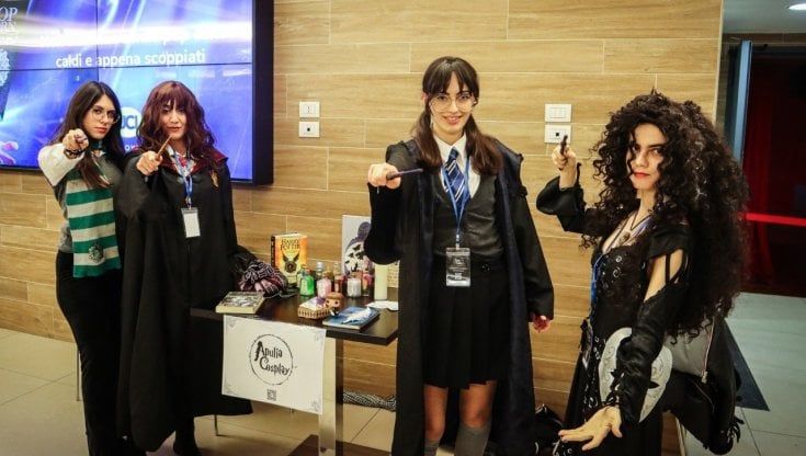 Harry Potter, a Bari una serata a tema nel pub: l'evento con costumi, quiz e postazioni foto. "Divertimento per tutte le età"