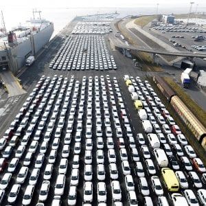 La guerra commerciale pesa sulle Borse. Milano perde lo 0,4% con lo stacco cedole