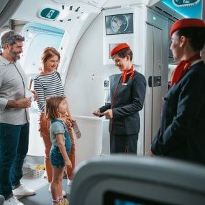 Alpitour recluta hostess e steward over 40 per la sua compagnia aerea