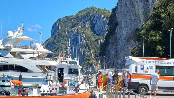 Fu trovato morto nel mare di Capri, la famiglia del costumista Luca Canfora chiede giustizia: “Si continui a indagare”