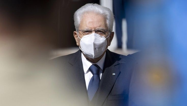 Mattarella agli italiani: "Il vero nemico di tutti è il virus: rigore e ricerca siano antidoto a fake news"