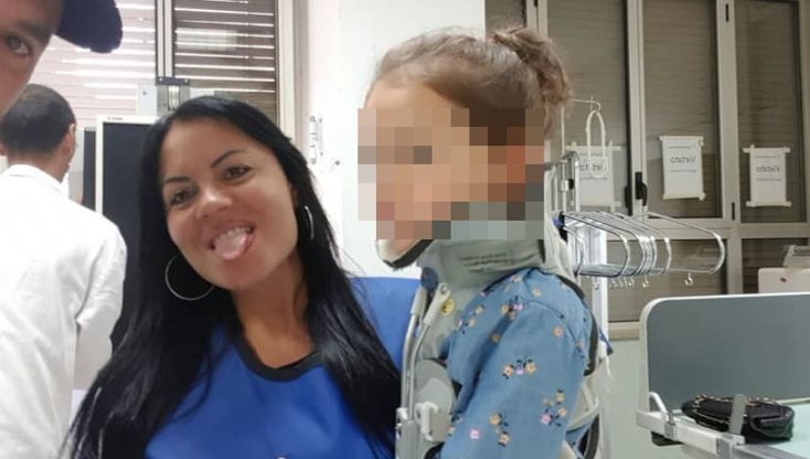 La mamma di Noemi, la bimba ferita in un agguato a Napoli: "Ti hanno tolto il diritto all'infanzia"
