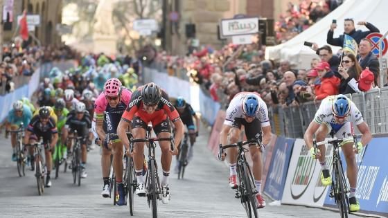 Tirreno-Adriatico, tappe e maglia van Avermaet: beffato Sagan. Parigi-Nizza: super sprint di Cimolai