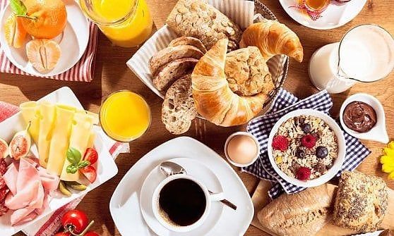 Turisti, la buona colazione con prodotti locali e antispreco