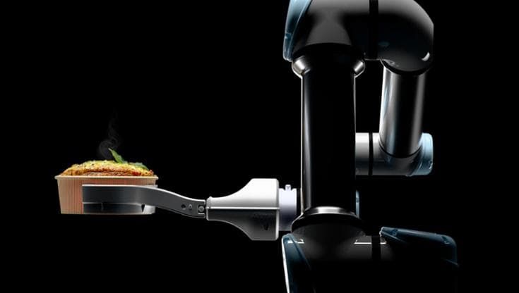 La fantascienza entra in cucina: ecco il robot-chef che prepara i piatti in autonomia