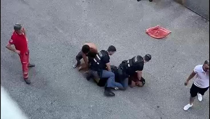 Fakir: shocking remarks by police officers. “He’s kicked the bucket, eh.” “I couldn’t care less”