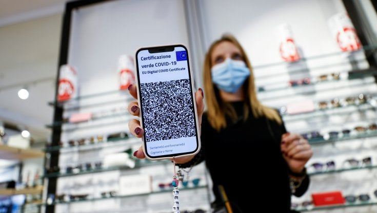 Napoli, super Green Pass ristoratori e commercianti si dividono : forti spaccature tra le differenti categorie
