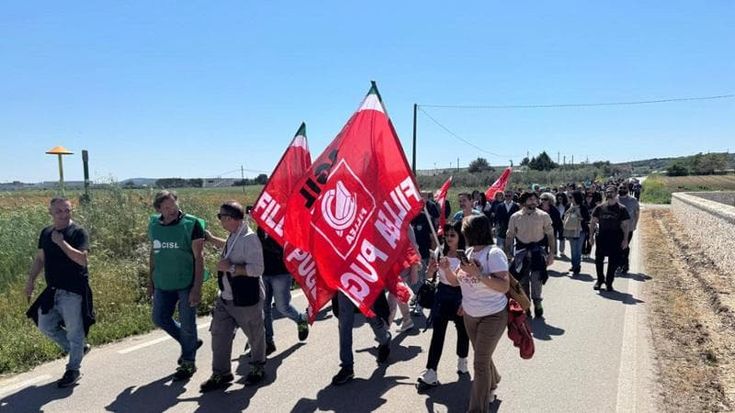 Tavolo permanente Natuzzi. Urso: “Tutti qui il 27 maggio”. Ma i blocchi stradali continuano