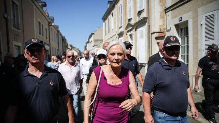 Le Pen, perdente testa dura. Loro James Bond e noi Tont