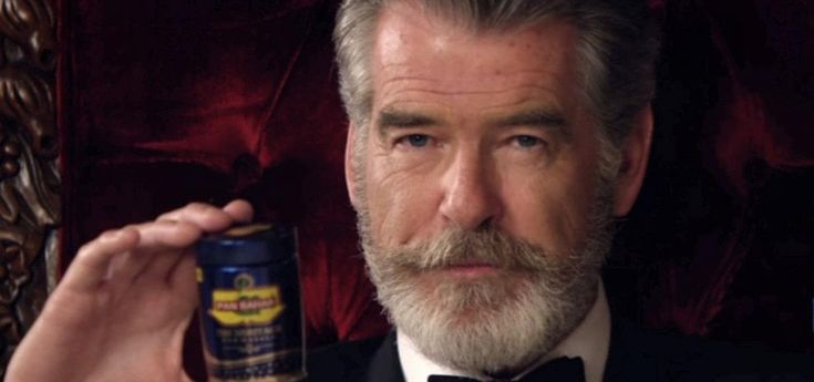 Pierce Brosnan nei guai in India per uno spot di spezie da masticare