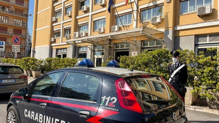 In 4 sulla stessa auto, ma residenti in Comuni diversi: multa di oltre 2mila euro